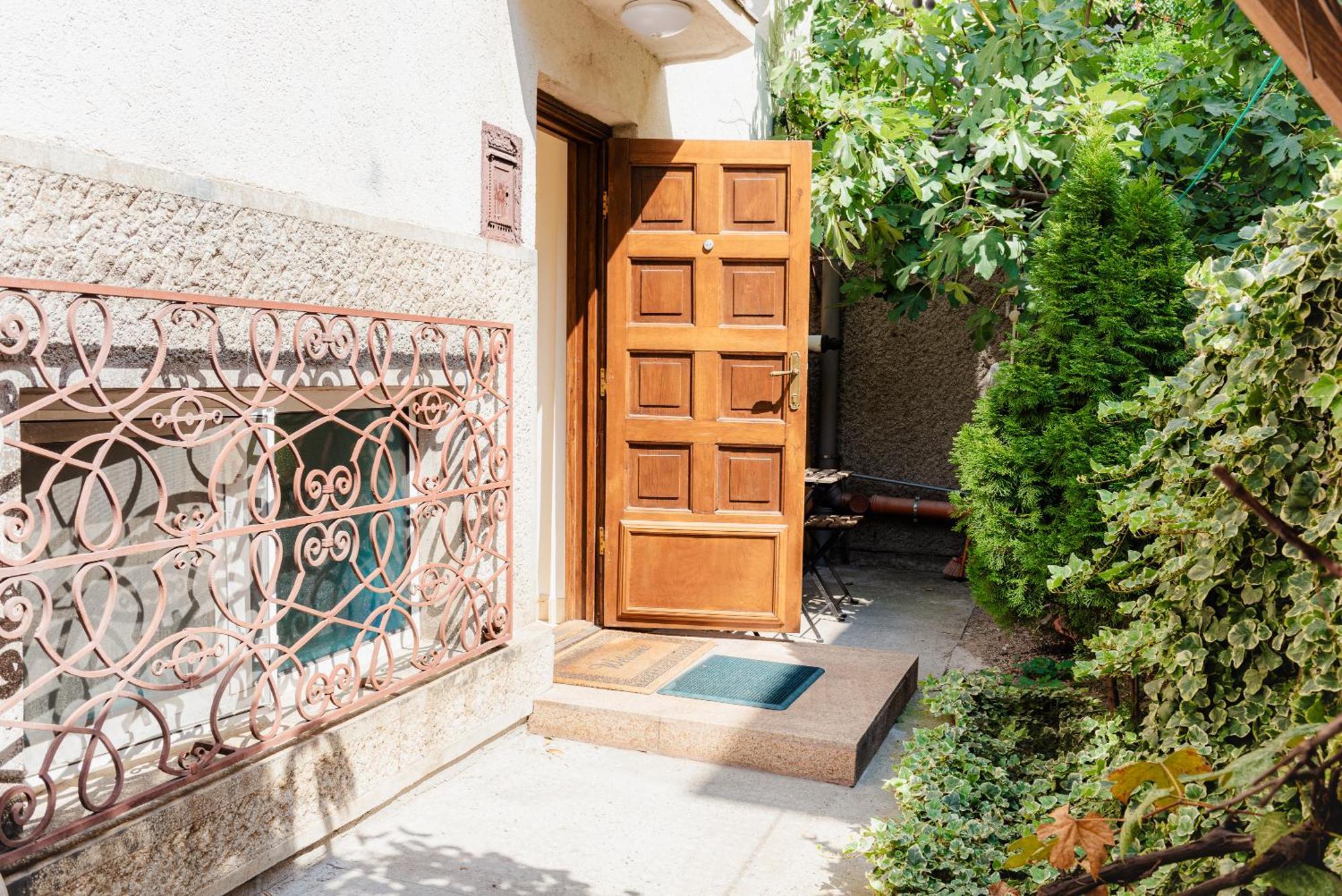 Downtown Apartment Boutique Green Garden Unirii Bucharest Exterior photo